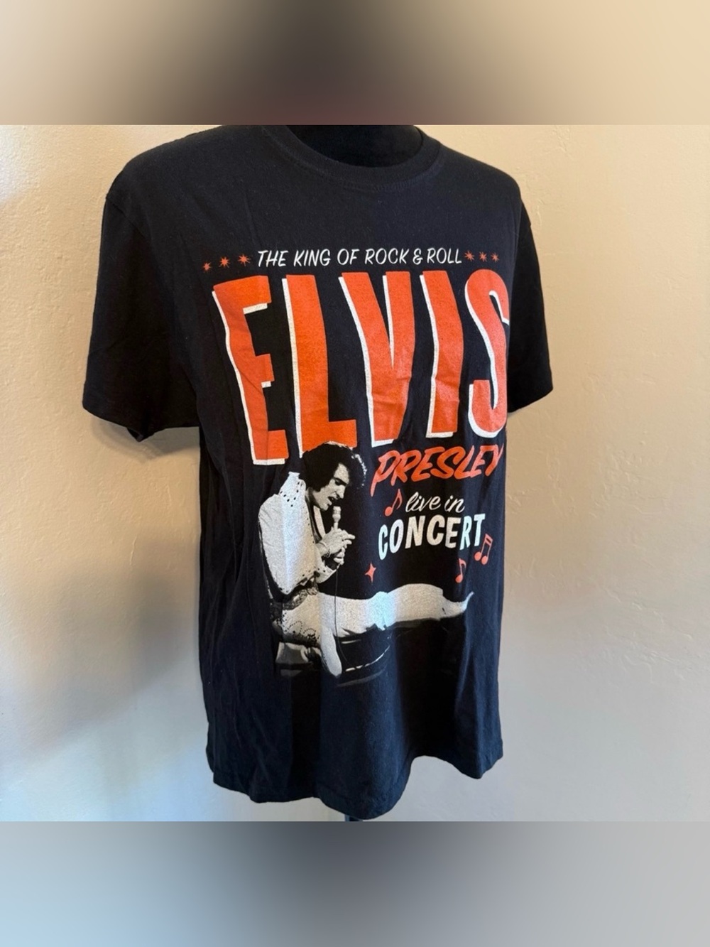 Men’s  Elvis Presley Black Graphic Tee - Live in Concert (Size M)